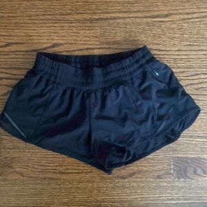 Gentle used lululemon hotty hot shorts size 6